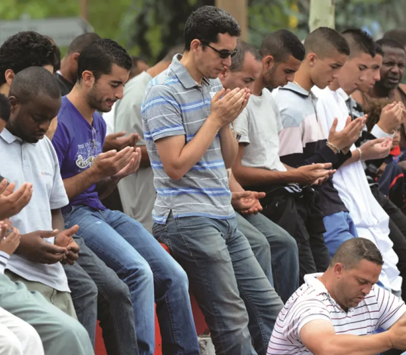 إذا كان لدى فرنسا ملايين المسلمين فلماذا تستورد الأئمة؟