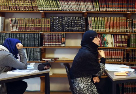 صورة المجتمع.. عندما يُزيّف الإسلامويون التاريخ