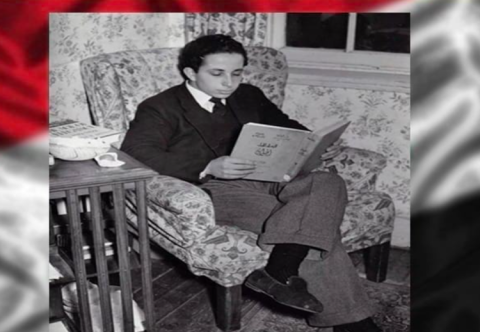 ملك شاب بين كتابَين؛ عربيّ قديم، وغربيّ حديث