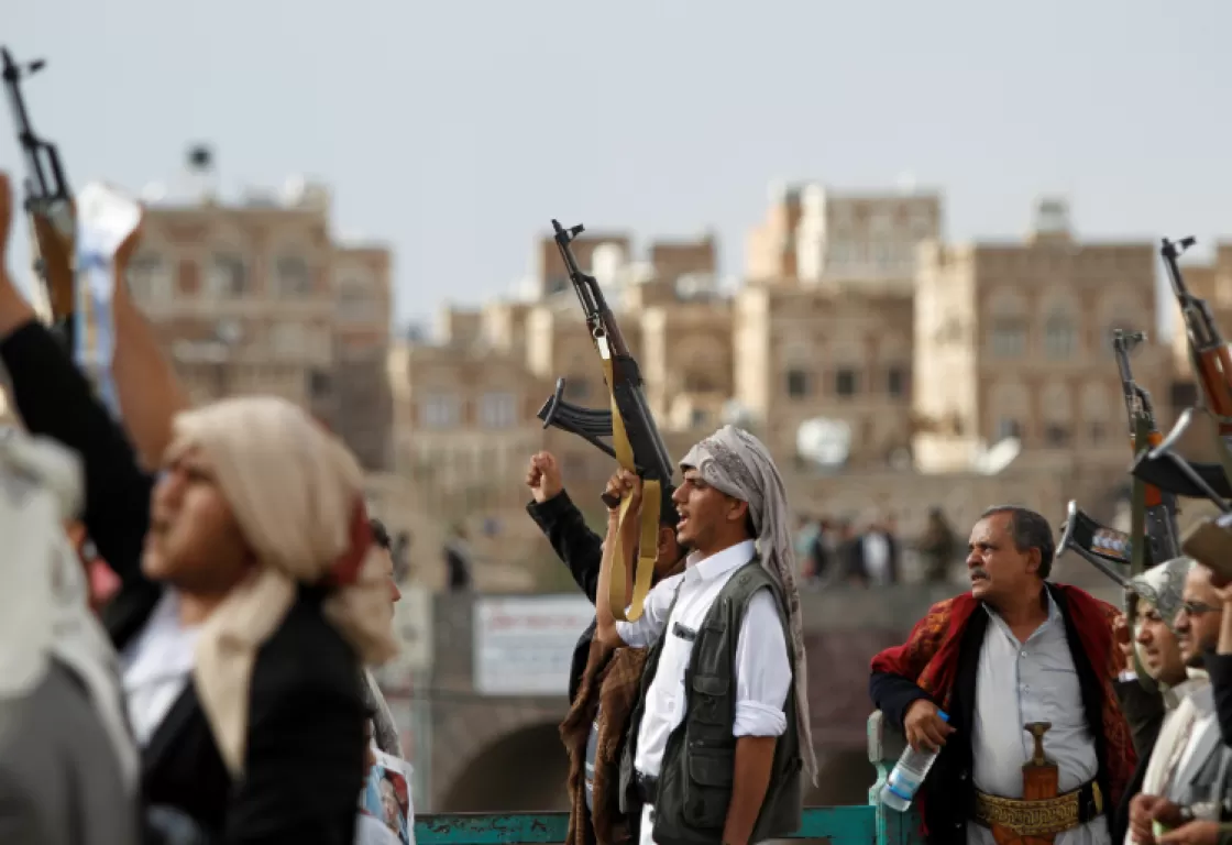 أحدهم كُسرت جمجمته... قيادي حوثي بارز يُعذب الصحفيين المختطفين أحدهم كُسرت جمجمته... قيادي حوثي بارز يُعذب الصحفيين المختطفين