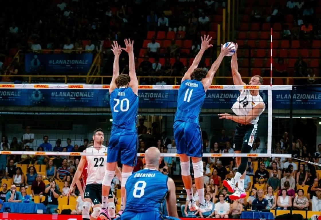 إيطاليا وألمانيا تكتبان تاريخًا من الجنون.. أطول شوط في تاريخ الكرة الطائرة ينتهي بنتيجة (66-64) إيطاليا وألمانيا تكتبان تاريخًا من الجنون.. أطول شوط في تاريخ الكرة الطائرة ينتهي بنتيجة (66-64)