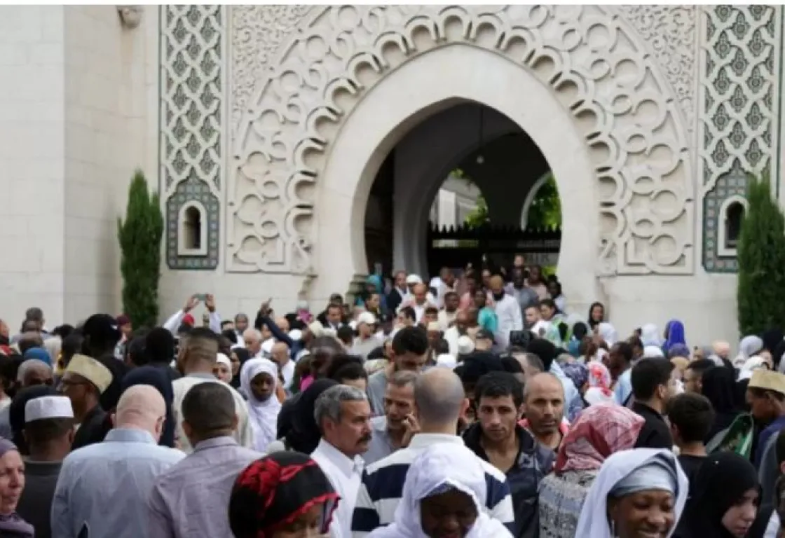 "رقم خادع".. كيف تسيطر كوادر "الإخوان" على مساجد ومدارس فرنسا؟ 