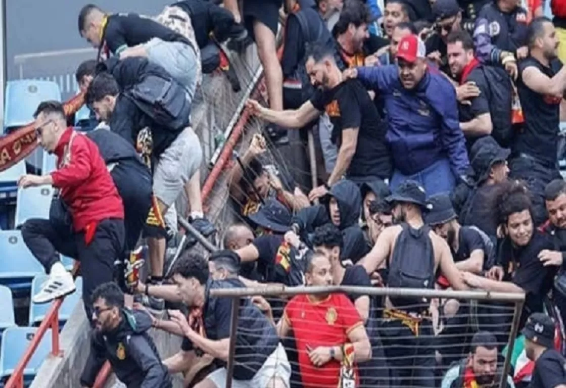 اشتباكات عنيفة بين جماهير صن داونز والترجي في جنوب أفريقيا اشتباكات عنيفة بين جماهير صن داونز والترجي في جنوب أفريقيا