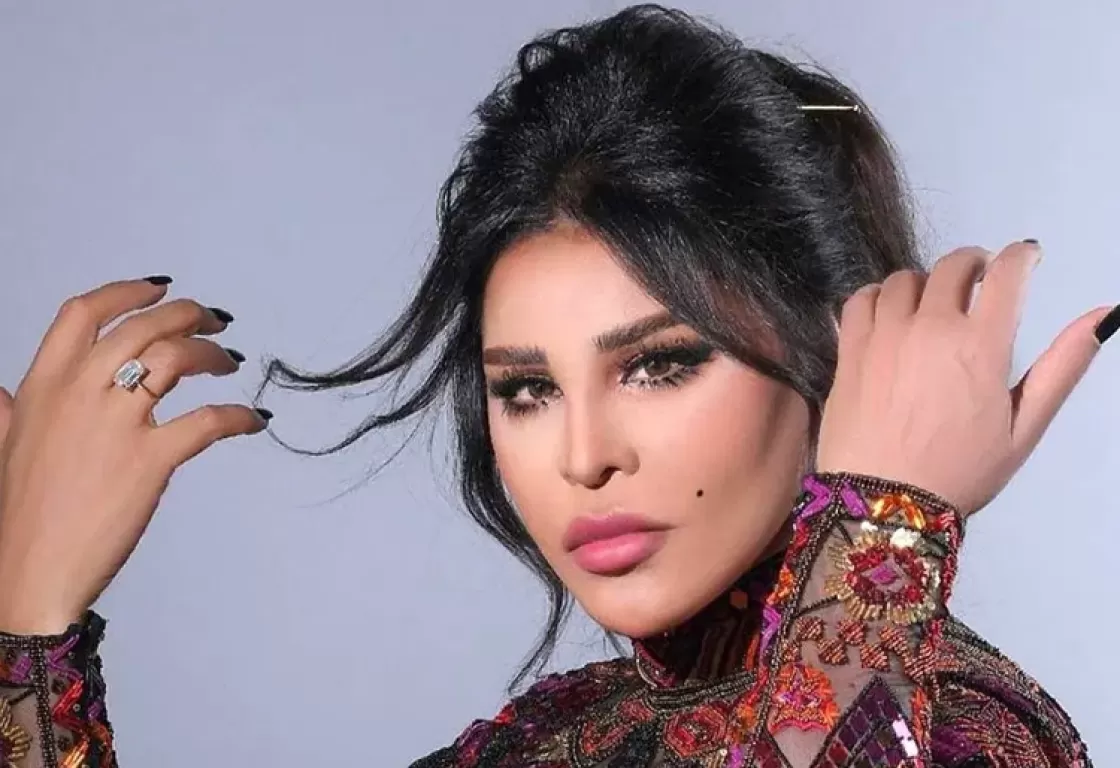 بالصور... أحلام تثير الجدل بشعر مرصع بالألماس بالصور... أحلام تثير الجدل بشعر مرصع بالألماس