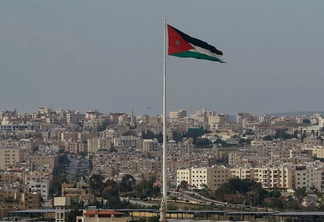 نائبة أردنية تخالف الأعراف والتقاليد وتثير زوبعة انتقادات... ماذا حصل؟