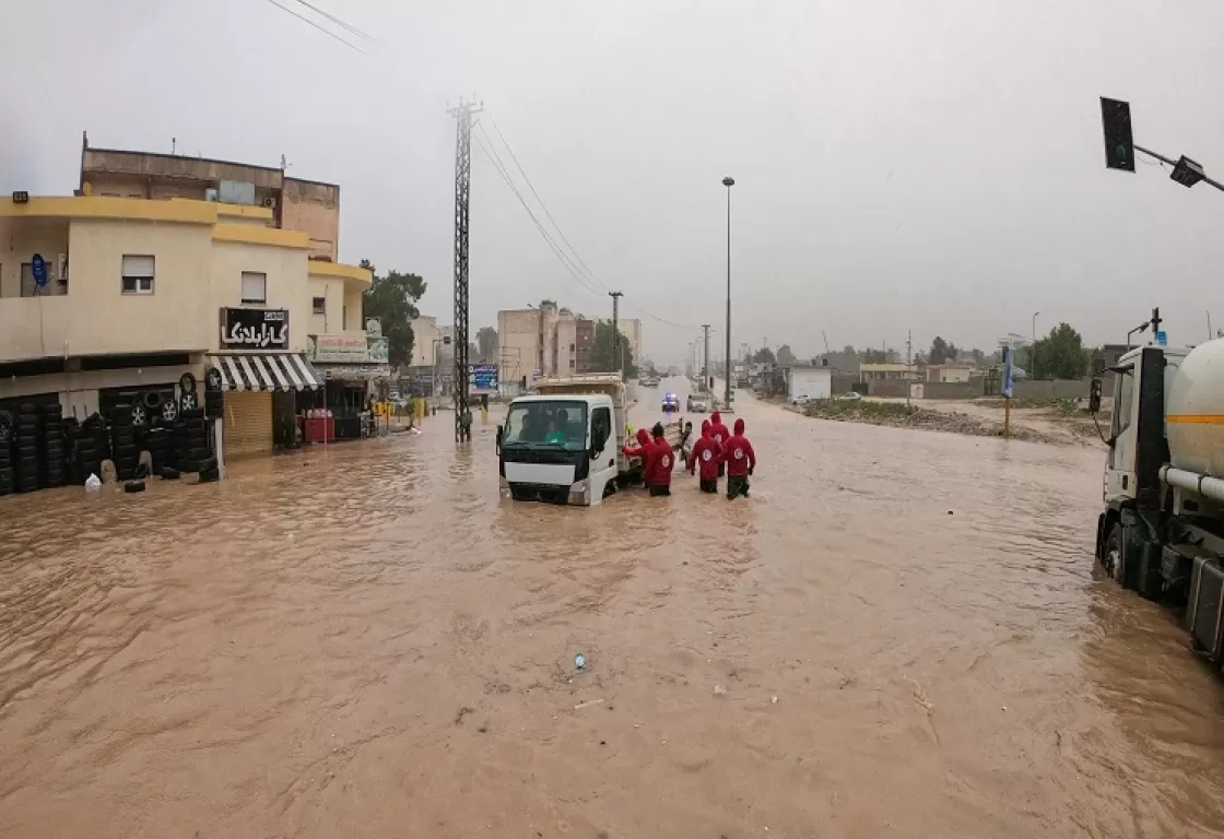 ميليشيات متناحرة تتكاتف... هل تغيّر كارثة الإعصار مسار ليبيا؟