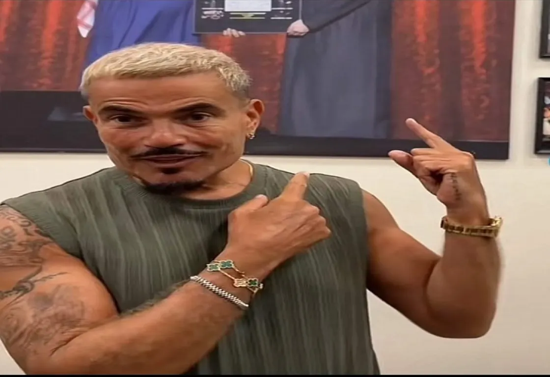 غرامة رمزية وتعويض مالي .. حكم قضائي لصالح "المصفوع" من عمرو دياب
