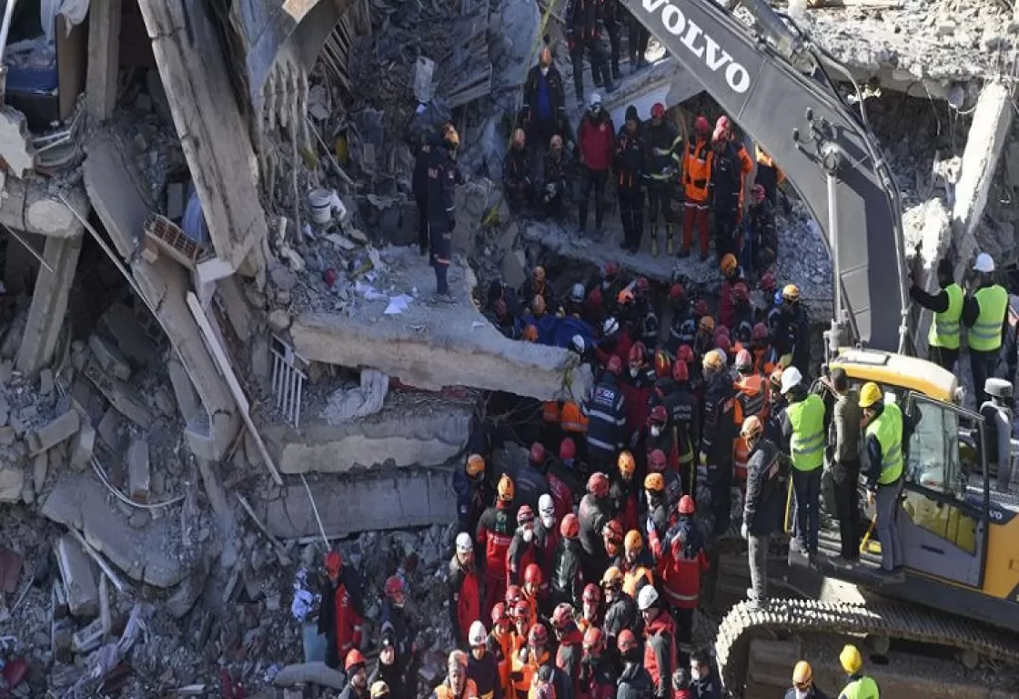 الأمن التركي يوقف متعهد بناء.. هل كشف الزلزال بعض خيوط فساد النظام؟
