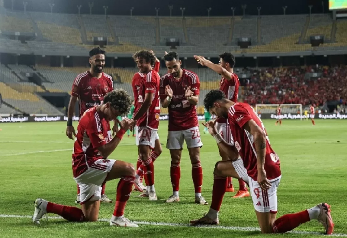 الأهلي المصري يعود من بعيد وينفرد بالقمة مستغلاً تعثر بيراميدز الأهلي المصري يعود من بعيد وينفرد بالقمة مستغلاً تعثر بيراميدز