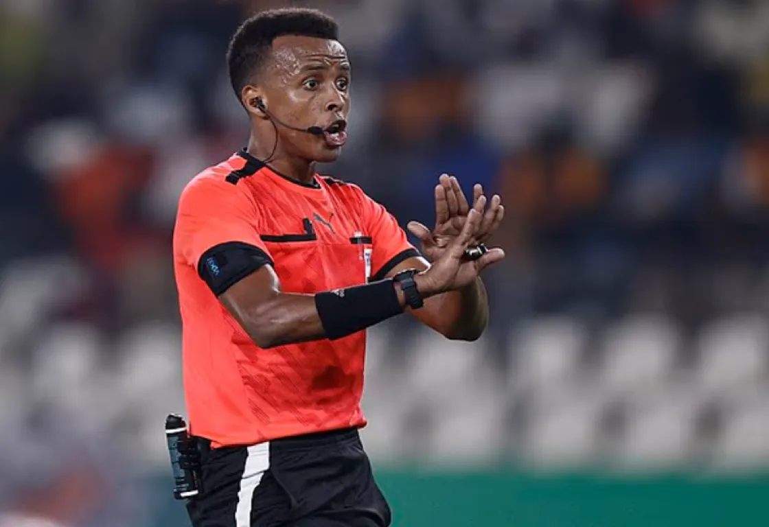  استبعاد أفضل حكم في أفريقيا من المشاركة في المونديال بعد ترحيله من الولايات المتحدة
