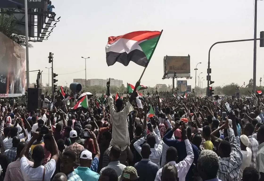 الإسلاميون السودانيون : تجربة الحكم وانهيار المشروع الإسلاميون السودانيون : تجربة الحكم وانهيار المشروع