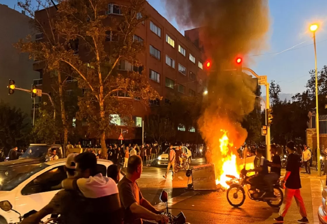 الإيرانيون يثورون والمظاهرات تتوسع الإيرانيون يثورون والمظاهرات تتوسع