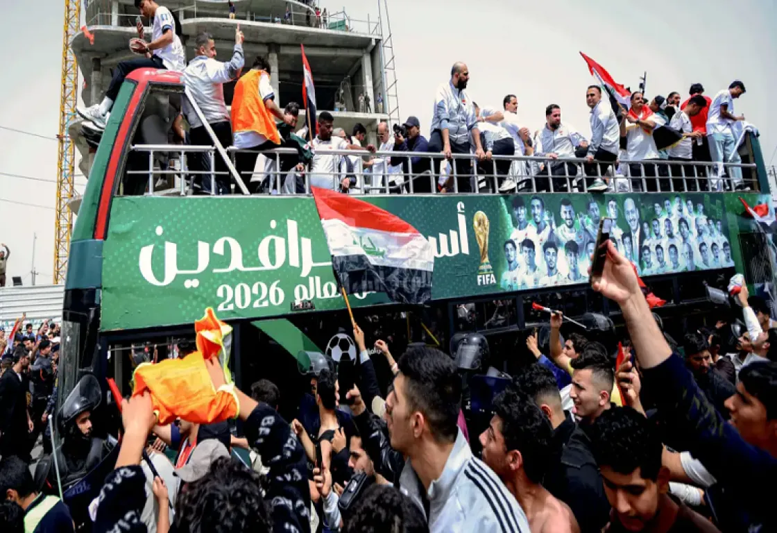 بغداد تنفجر فرحًا: لاعبو العراق يحتفلون بالتأهل إلى كأس العالم في شوارع العاصمة 