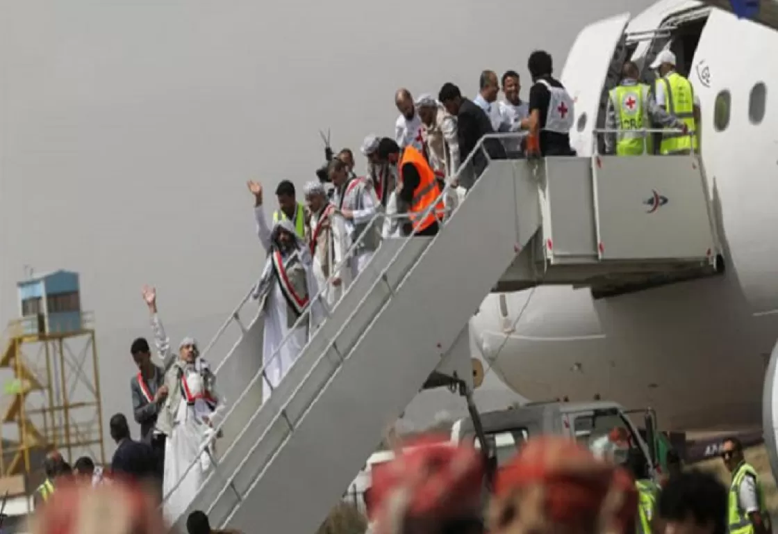 عملية إطلاق سراح الأسرى تستمر... ومشهد مؤثر للمحررين عند وصولهم إلى السعودية عملية إطلاق سراح الأسرى تستمر... ومشهد مؤثر للمحررين عند وصولهم إلى السعودية