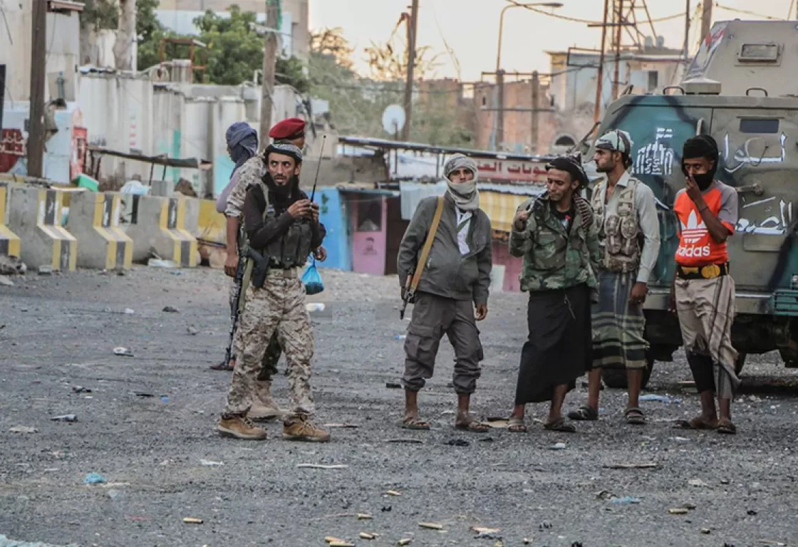 بين قمع الخريجين والتجنيد الإجباري للنساء.. الحوثي يواصل جرائمه بين قمع الخريجين والتجنيد الإجباري للنساء.. الحوثي يواصل جرائمه