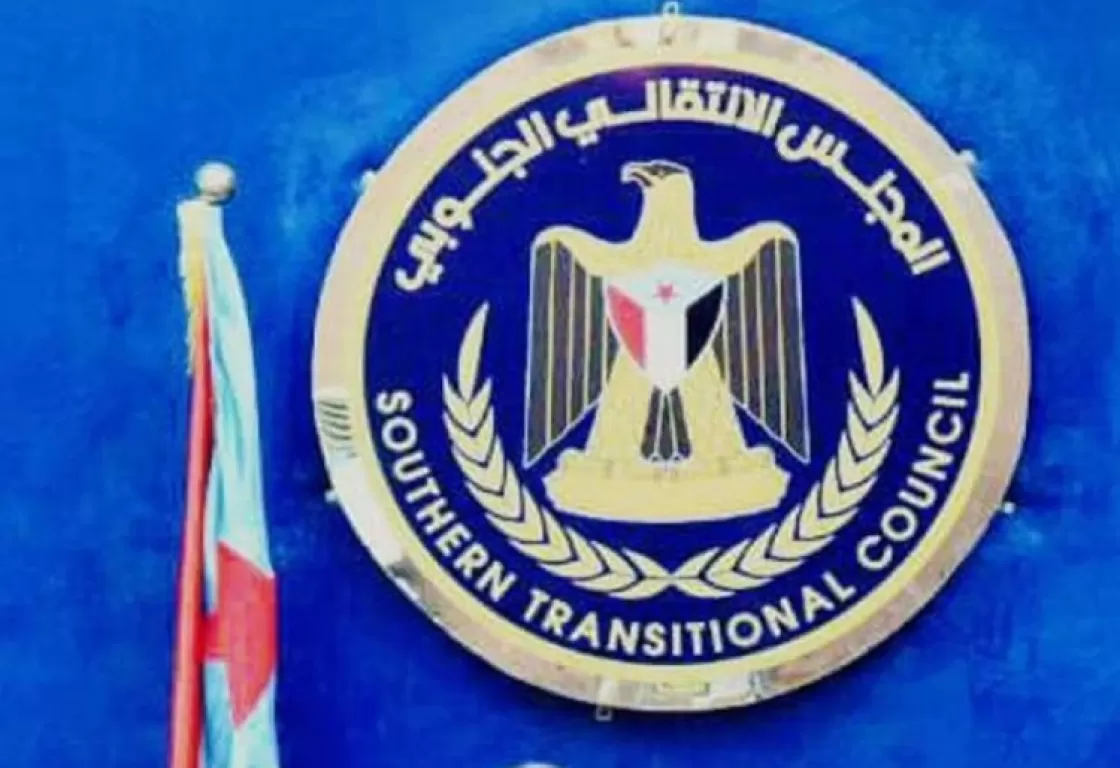 هل نجح المجلس الانتقالي في اختراق أبرز معاقل الإخوان؟ وما علاقة الحزب الاشتراكي؟