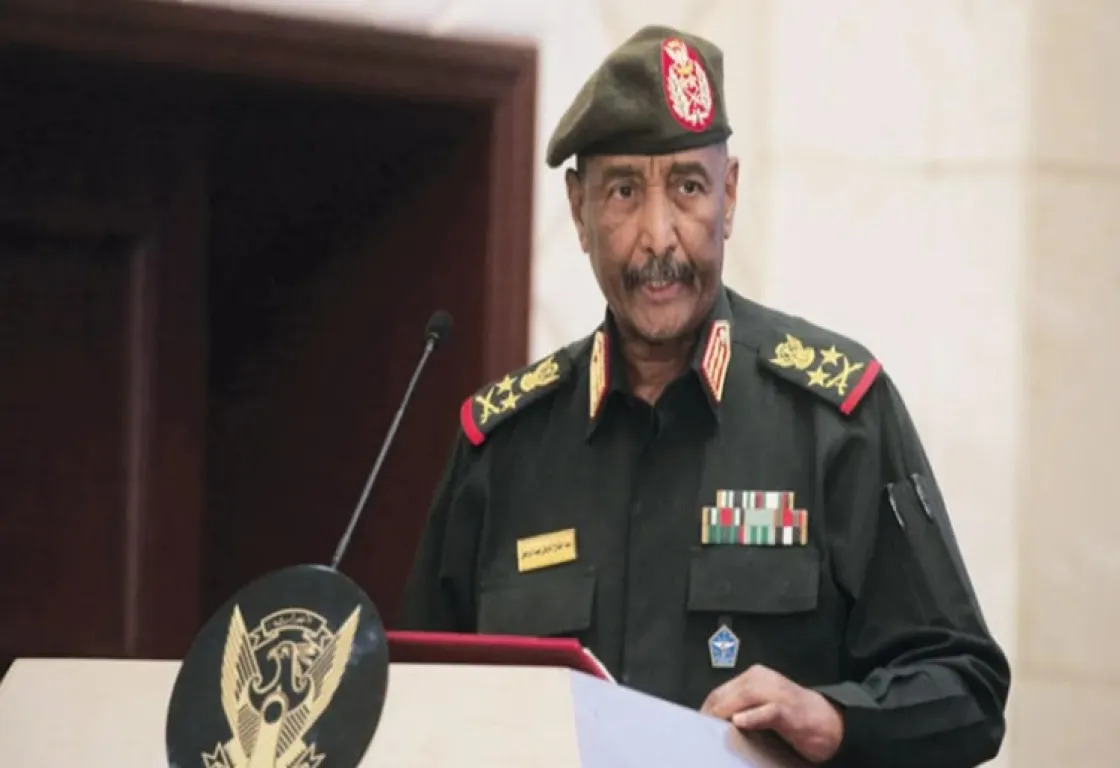 البرهان بين "فكي كماشة"... هل يضحي بمستقبله لإنقاذ تحالفه مع الإخوان؟