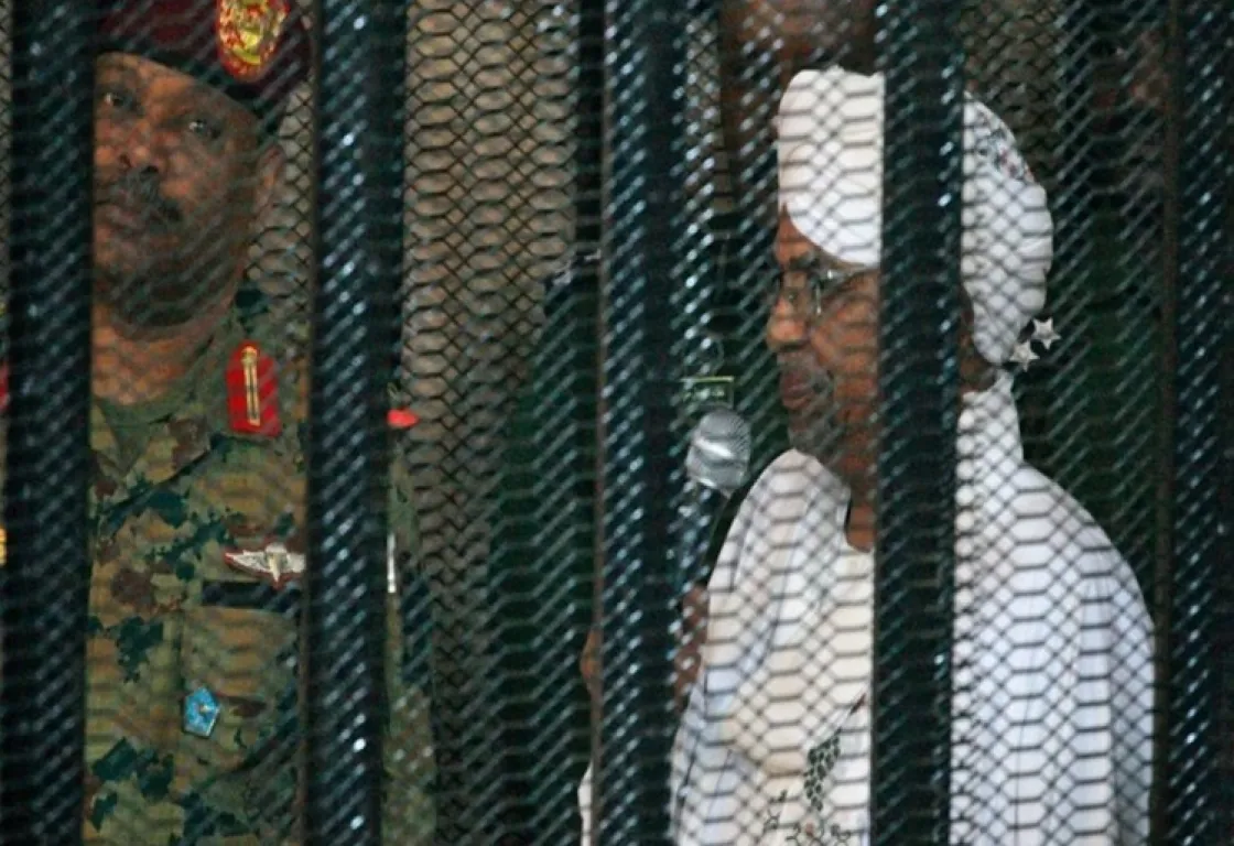 على خطى البشير.. البرهان يهدد بمنع عودة "صمود" للسودان وقيادي يرد على خطى البشير.. البرهان يهدد بمنع عودة "صمود" للسودان وقيادي يرد