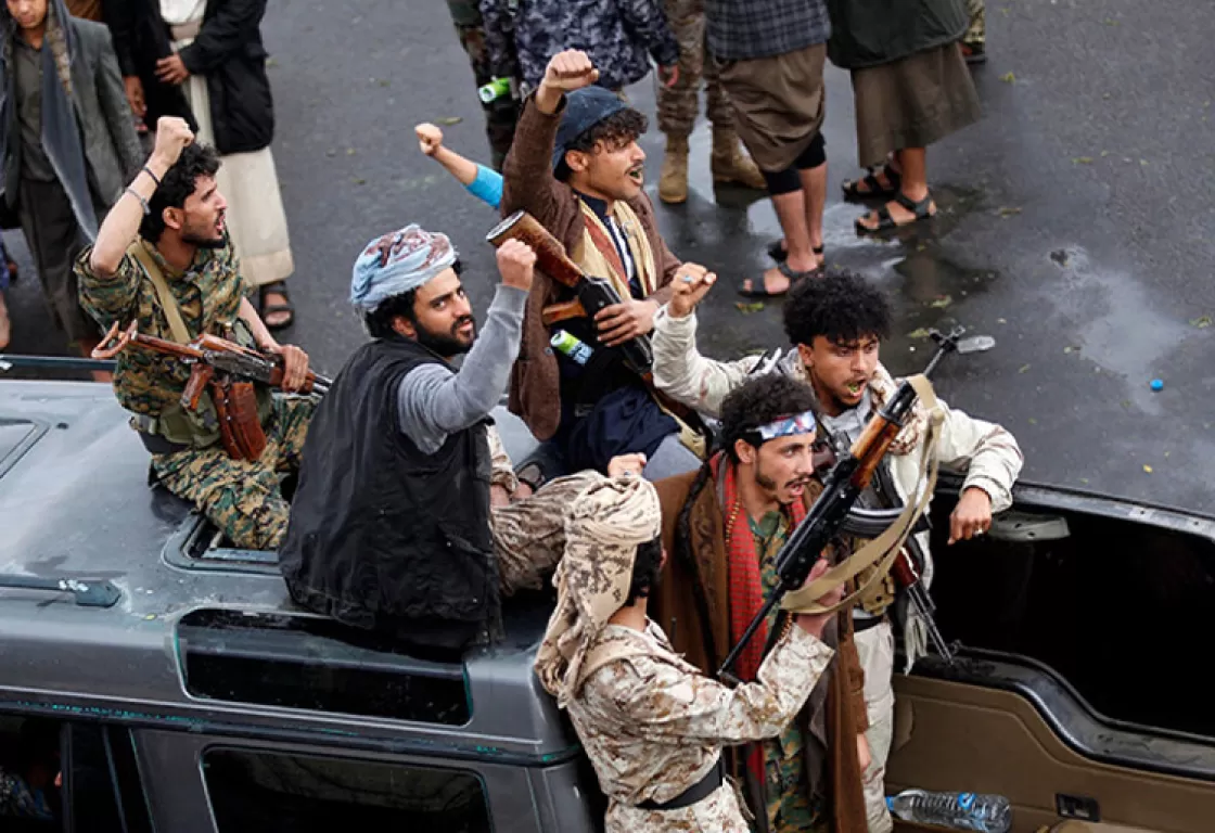الحوثيون يقاسمون العاملين في القطاع الصحي مكافآت المنظمات الدولية الحوثيون يقاسمون العاملين في القطاع الصحي مكافآت المنظمات الدولية
