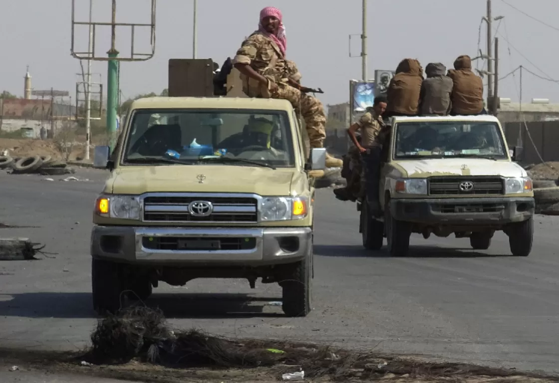 السخط يعم أوساط الموالين للحوثي... تمييز وعنصرية بين العناصر السخط يعم أوساط الموالين للحوثي... تمييز وعنصرية بين العناصر