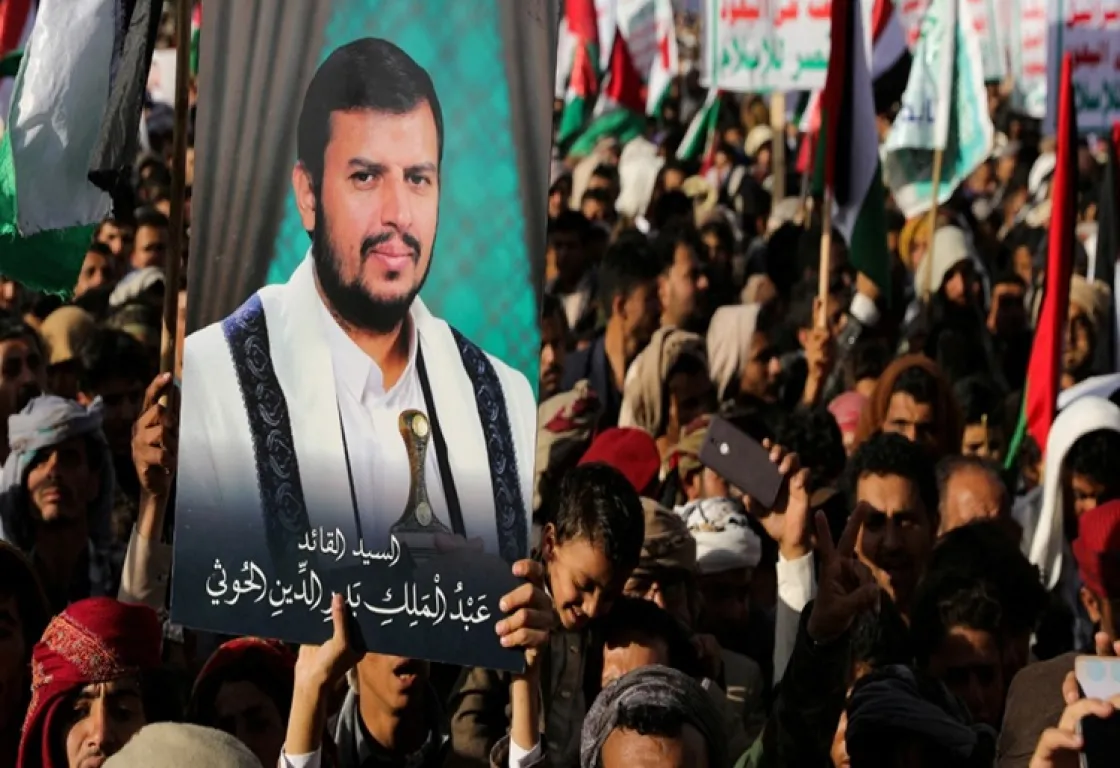 الحوثي يهدد بـ"الزناد" لدعم إيران وسط ارتباك داخل المليشيات