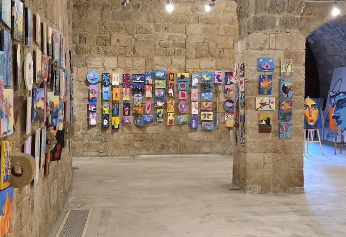 رحلة البحث عن الأمل والحياة في معرض "لبنان بالألوان" 