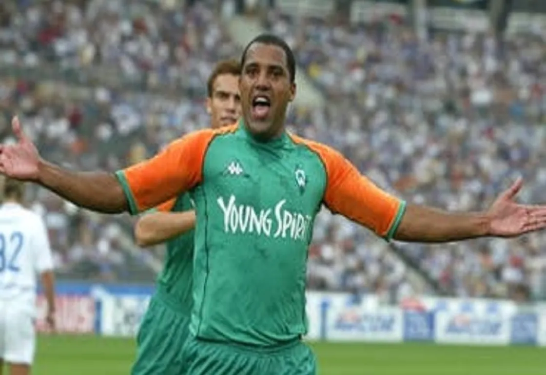 غرائب كرة القدم: هداف الدوري الألماني يستعيد جائزته بعد 19 عامًا غرائب كرة القدم: هداف الدوري الألماني يستعيد جائزته بعد 19 عامًا