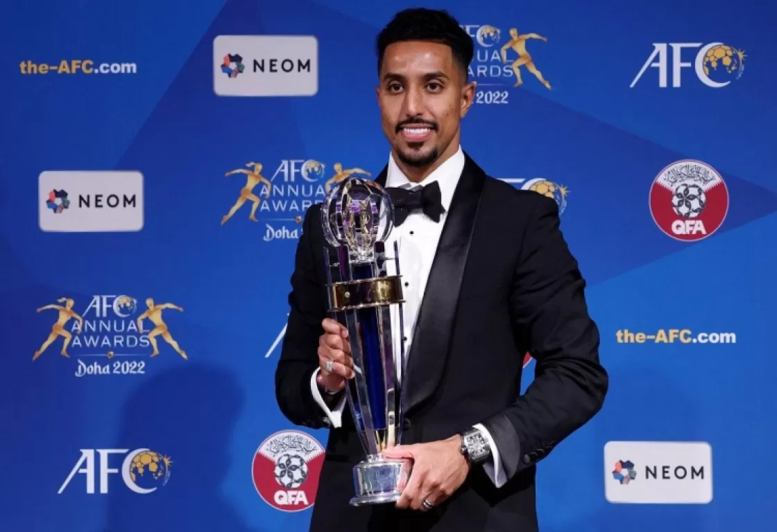 نجم منتخب السعودية يتوج بجائزة أفضل لاعب في آسيا نجم منتخب السعودية يتوج بجائزة أفضل لاعب في آسيا