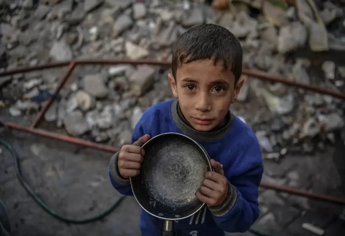غزة... القبر أقرب من الرغيف غزة... القبر أقرب من الرغيف