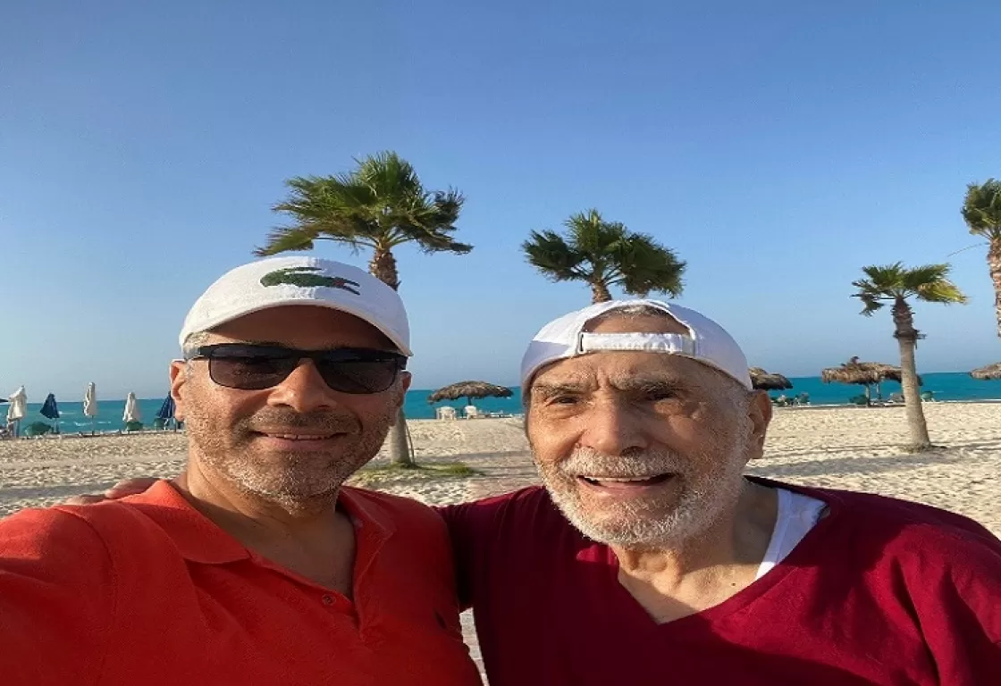 نجل عبد الرحمن أبو زهرة يوضح حقيقة إصابة والده بآلزهايمر نجل عبد الرحمن أبو زهرة يوضح حقيقة إصابة والده بآلزهايمر