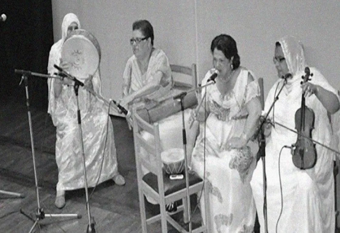 الجزائر تقدم ملف "أغاني المداحات" لحفظه كتراث لا مادي لدى اليونيسكو الجزائر تقدم ملف "أغاني المداحات" لحفظه كتراث لا مادي لدى اليونيسكو
