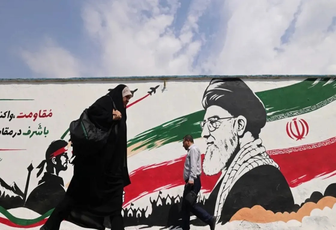 عندما يصبح الدين طريقاً إلى السلطة... من "الإخوان" إلى ولاية الفقيه