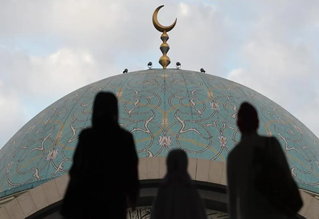 حين يرسم الدين مسار المصالح