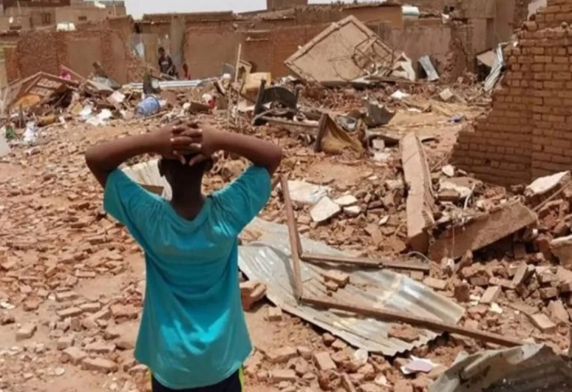 جنود من الجيش السوداني وميليشيات إخوانية متهمون بنهب المنازل والاعتداء على المواطنين جنود من الجيش السوداني وميليشيات إخوانية متهمون بنهب المنازل والاعتداء على المواطنين