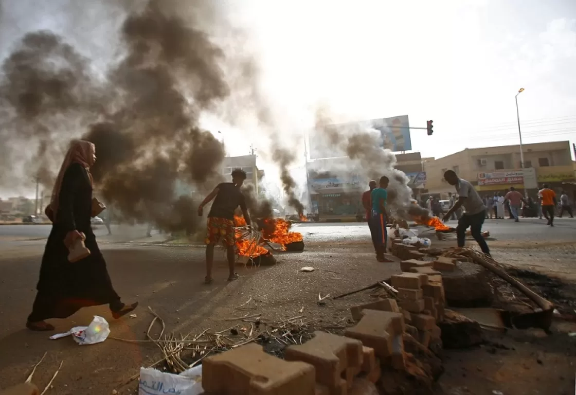 الإسلاميون في السودان يتحدون المجتمع الدولي بانتخاب رئيس مطلوب للجنائية الدولية الإسلاميون في السودان يتحدون المجتمع الدولي بانتخاب رئيس مطلوب للجنائية الدولية
