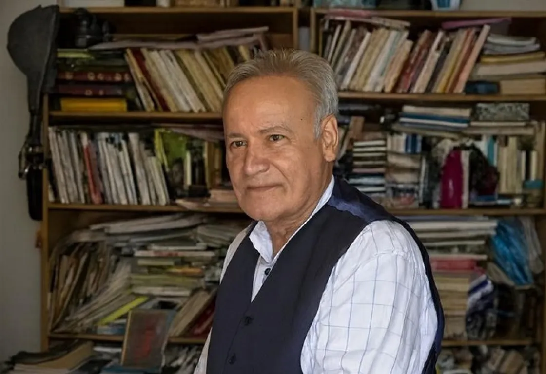 علي أفيلال من حلاق إلى كاتب مهاجر بحثا عن الهوية علي أفيلال من حلاق إلى كاتب مهاجر بحثا عن الهوية