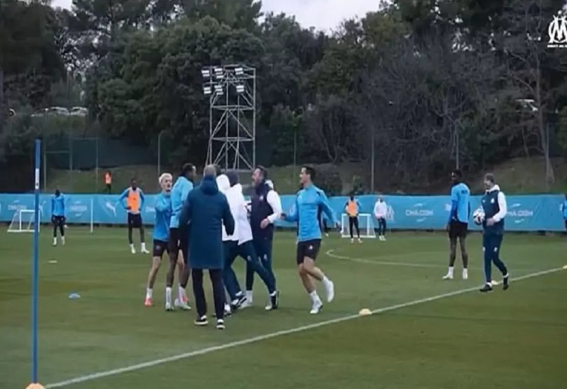 وثائقي يكشف محاولة لاعب مارسيليا التعدي على مديره الفني أثناء التدريبات