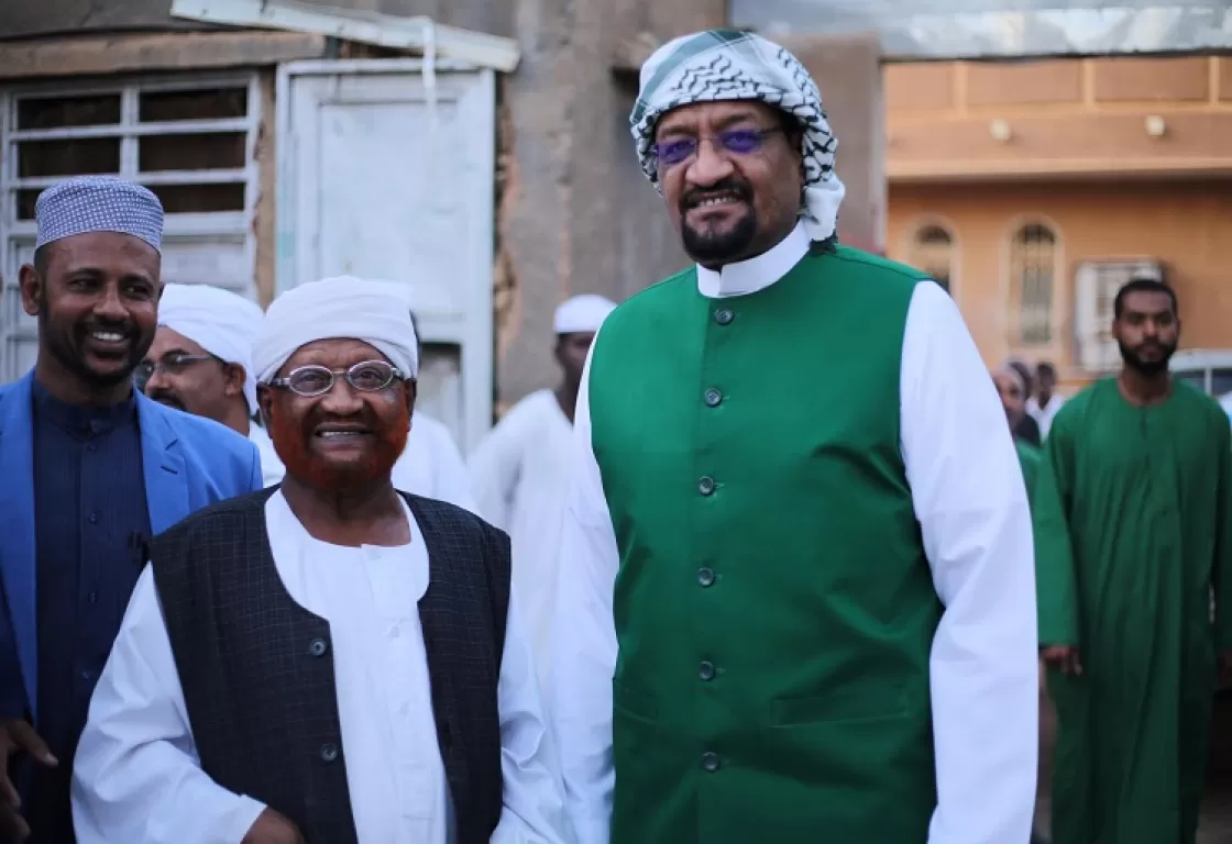 الشيخ الصوفي الأمين عمر يثير الجدل من جديد... ماذا فعل؟ الشيخ الصوفي الأمين عمر يثير الجدل من جديد... ماذا فعل؟