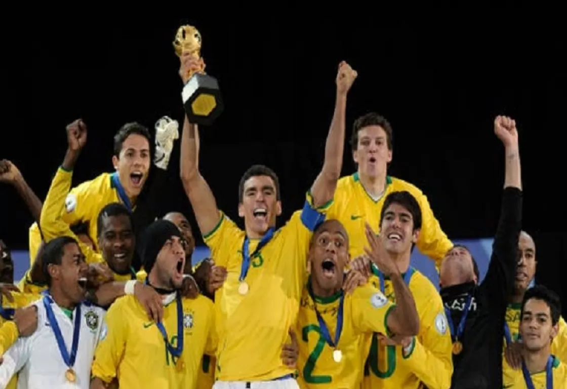 نقل قائد منتخب البرازيل إلى العناية المركزة بعد احتراق منزله نقل قائد منتخب البرازيل إلى العناية المركزة بعد احتراق منزله