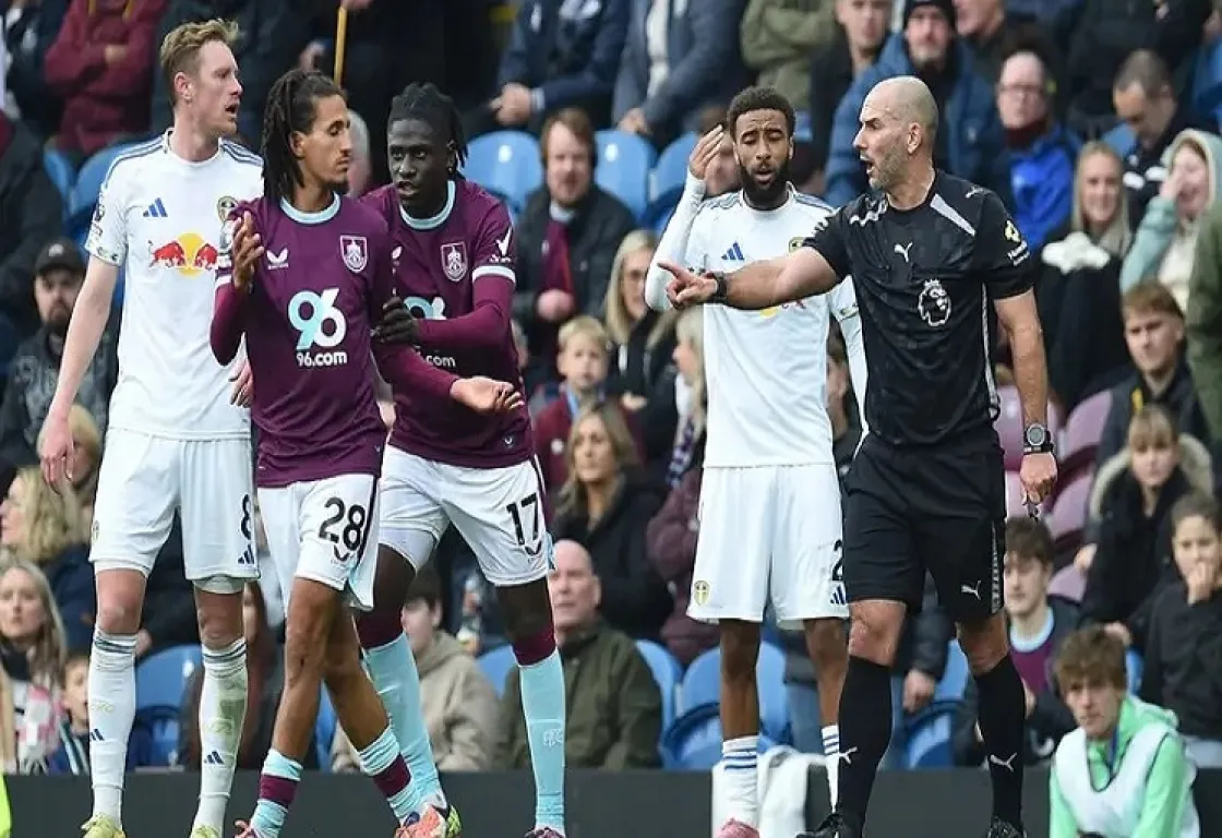 الاتحاد الإنجليزي يفتح تحقيقا مع نجم منتخب تونس بعد أن بصق على الجمهور الاتحاد الإنجليزي يفتح تحقيقا مع نجم منتخب تونس بعد أن بصق على الجمهور