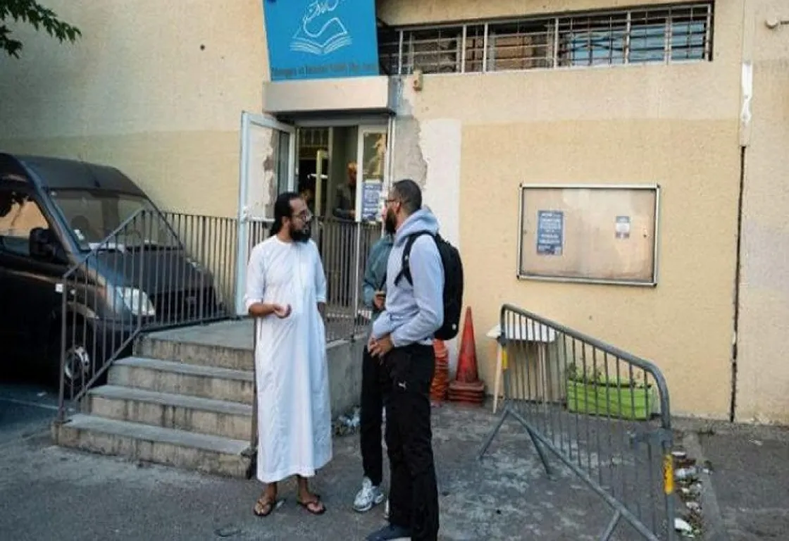 فرنسا تلاحق الإخوان.. مسجد "لو بلويه" تحت سيف الإغلاق