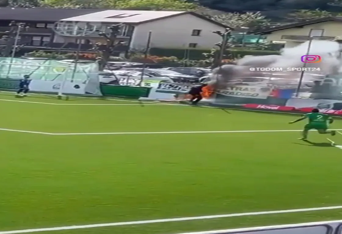 لاعب سابق في الدوري الإنجليزي الممتاز يُخمد حريقًا خلال مباراة فريقه