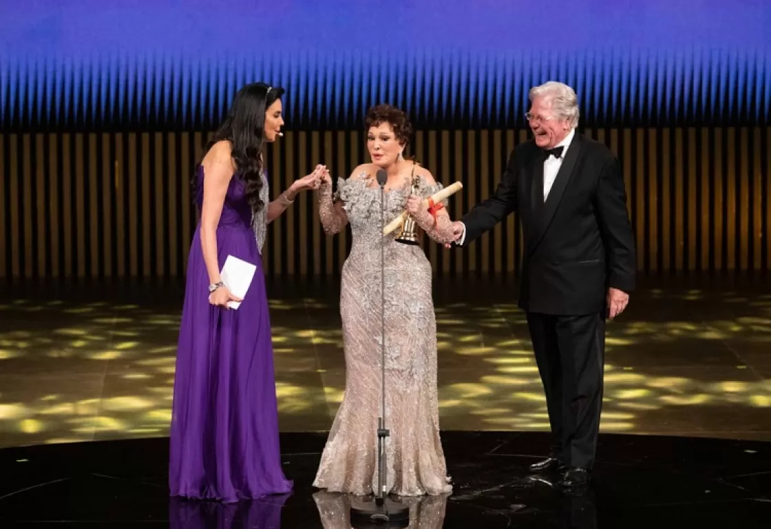 شاهد إطلالات الفنانات بمهرجان القاهرة السينمائي.. هل التزمن بالـ"دريس كود"؟ شاهد إطلالات الفنانات بمهرجان القاهرة السينمائي.. هل التزمن بالـ"دريس كود"؟