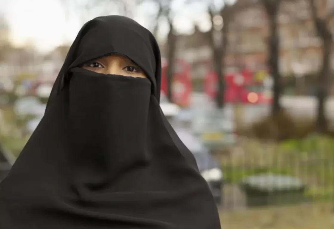 حسين فهمي: النقاب خطر على المجتمع... لماذا؟ حسين فهمي: النقاب خطر على المجتمع... لماذا؟