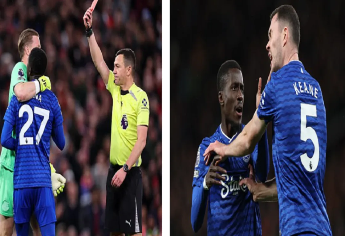 واقعة غير مسبوقة.. لاعب إيفرتون يعتدي على زميله أثناء مواجهة مانشستر يونايتد واقعة غير مسبوقة.. لاعب إيفرتون يعتدي على زميله أثناء مواجهة مانشستر يونايتد