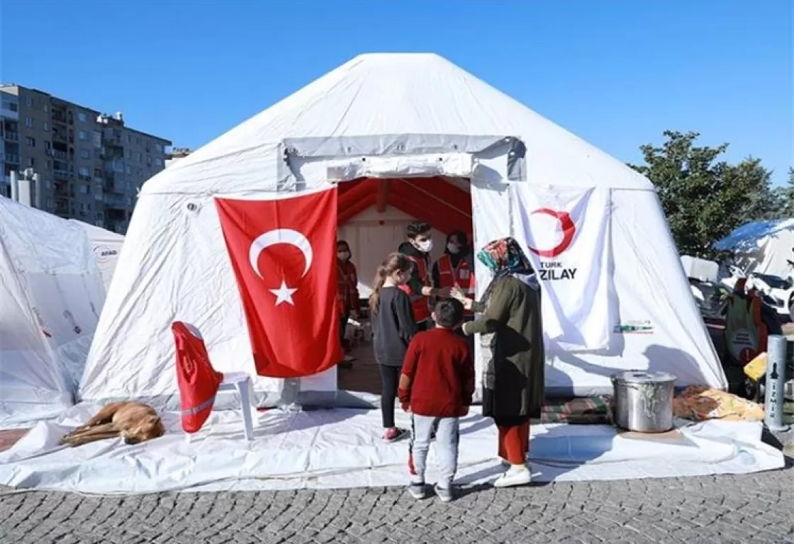 الهلال الأحمر التركي في مرمى الانتقادات... ماذا فعل؟