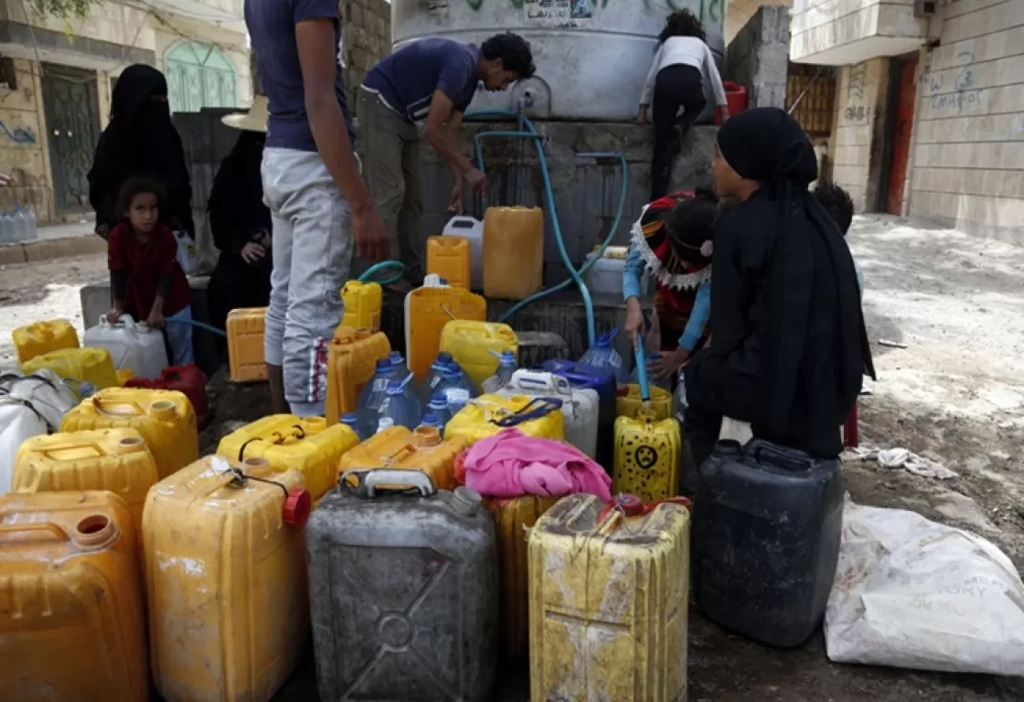 ملايين اليمنيين يدفعون ثمن إرهاب الحوثيين وتلكؤ الإخوان... أزمة المياه في تعز تتفاقم ملايين اليمنيين يدفعون ثمن إرهاب الحوثيين وتلكؤ الإخوان... أزمة المياه في تعز تتفاقم