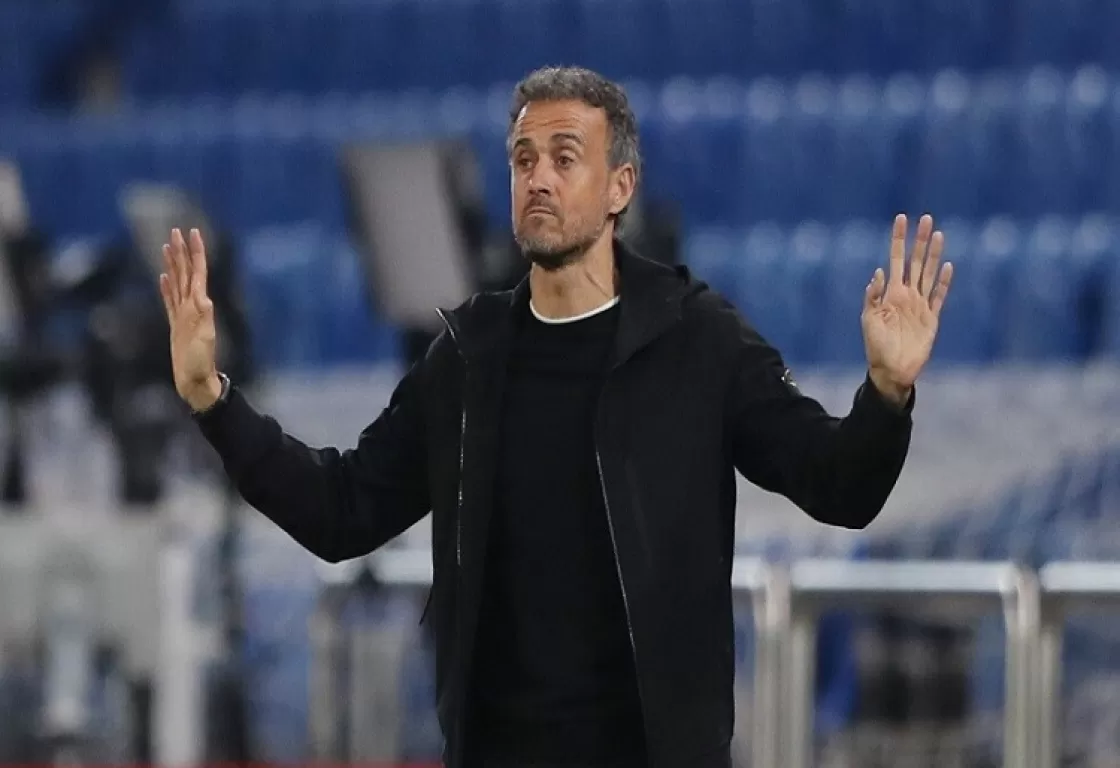 إنريكي يطيح بقائد باريس سان جيرمان إنريكي يطيح بقائد باريس سان جيرمان