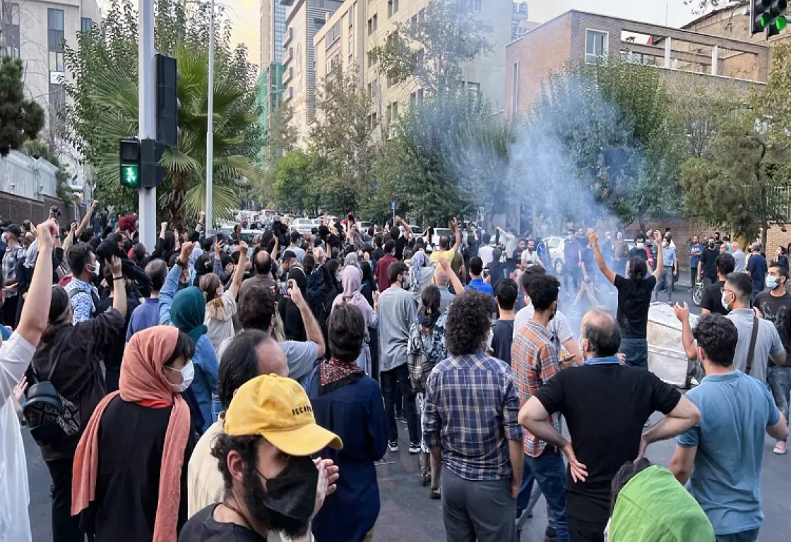 إيران: شباب ثوار يدعون إلى إضراب عام غداً... والحرس الثوري يهدد