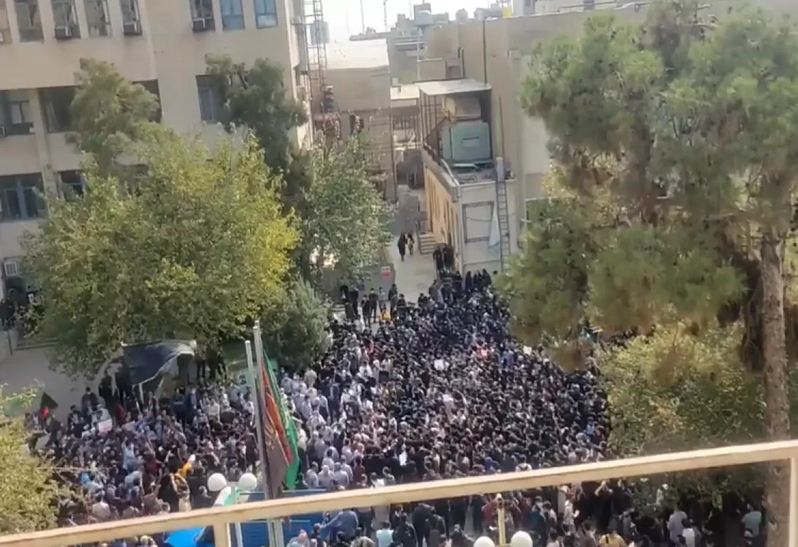 موجة احتجاجات جديدة تواجه النظام الإيراني... ما القصة؟